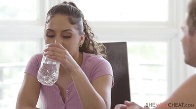 Liv Revamped si nechá vymrdať vnútro, kým manžel nie je doma