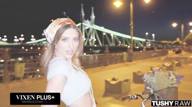 Šťavnatá mrdacka na psíka, kde Fanta Sie kvičí pod náporom tvrdého klátu