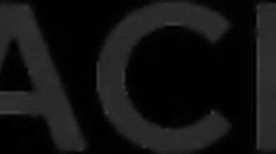 Tieto dve nymfy rozťahujú nohy pre brutálny interracial nárez