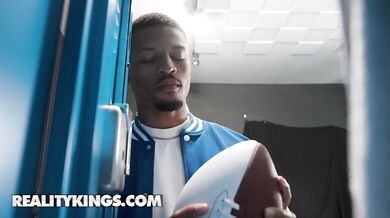 Roztlieskavačky sa nezastavia, kým nemajú hrdlá plné horúceho semena