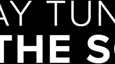 Vysoká nymfa rozťahuje nohy a nechá si vyprcať kundu aj anál