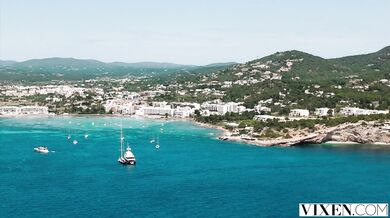 Emiri a Lily rozťahujú nohy a nechajú si vyprcať dierky v divokej trojke