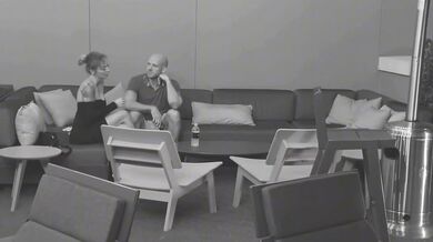 Skazená manželka sa prehýba na psíka a žobroni o nálož horúcej mrdky