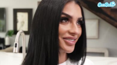 Rozvášnená Latina sa nechá brutálne mrdkať zozadu a žobre o nálož do úst