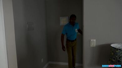 Sexy Cassie dostane naložené od masívneho BBC priamo do svojej tesnej kundy