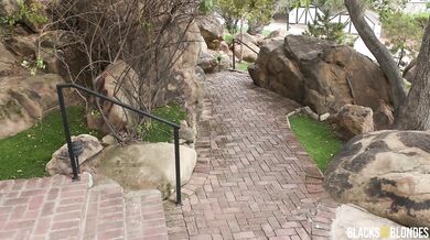 Parádna mrdkačka s nadržanou bacuľkou