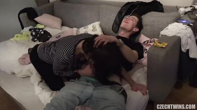 Sexy české sestry si užívajú nárez od poriadneho čuráka