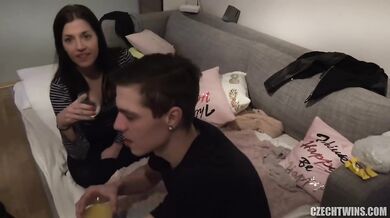 Sexy české sestry si užívajú nárez od poriadneho čuráka