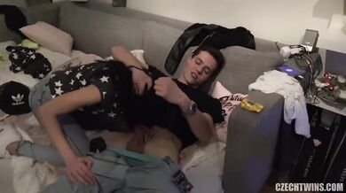 Sexy české sestry si užívajú nárez od poriadneho čuráka