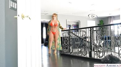 Nadržaná MILFka Richelle Ryan sa nechala brutálne ošúpať čiernym penisom