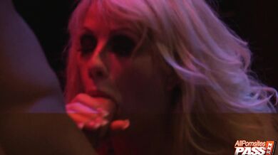 Klubová akcia plná šukania a nespútaných orgií