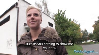 Nadržaná priateľka neodolala pokušeniu a poriadne si zamrdala bokom