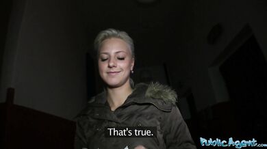 Nadržaná priateľka neodolala pokušeniu a poriadne si zamrdala bokom