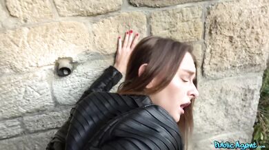 Nadržaná prdelka mi okamžite postavila vtáka a pripravila ma na poriadnu mrdkačku