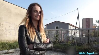 Nadržaná prdelka mi okamžite postavila vtáka a pripravila ma na poriadnu mrdkačku