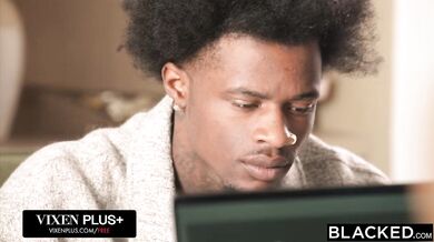 Nicole Doshi a jej masáž, ktorá skončila poriadnou mrdkačkou s obrovským čiernym penisom