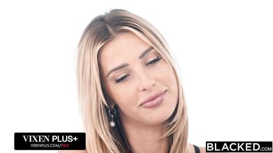 Sexy kamošky a ich spoločná mrdkačka s masívnym mackom, ktorý ich obe poriadne prehnal