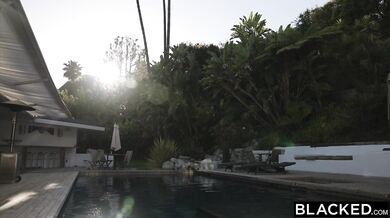 Angel Windell parohatí svojho priateľa s obrovským čiernym penisom