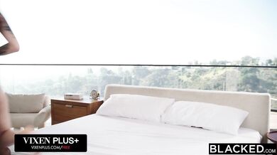 Angel Windell parohatí svojho priateľa s obrovským čiernym penisom