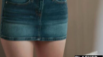 Nadržaná Emma Sirus a jej špeciálna rehabilitácia s obrovským čiernym penisom