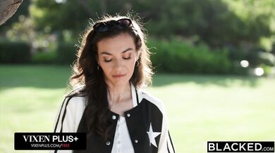 Dva obrovské čierne penisy ju ošukali v oboch dierach