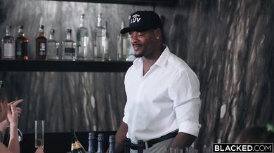 Angie Faith a jej úplne prvá análna skúsenosť s obrovským čiernym penisom