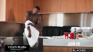 Angie Faith a jej úplne prvá análna skúsenosť s obrovským čiernym penisom