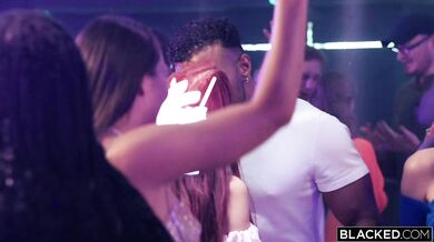 Sexy Ashby Winter a jej nenažraná premiéra