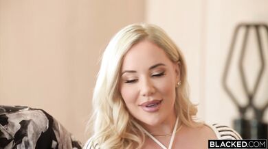 Savannah Bond a jej premiérový sendvič s dvomi obrovskými čiernymi penismi naraz