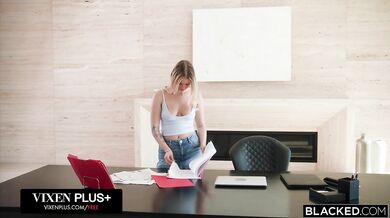 Výprask a dominancia od šéfa s obrovským čiernym penisom