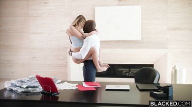 Výprask a dominancia od šéfa s obrovským čiernym penisom