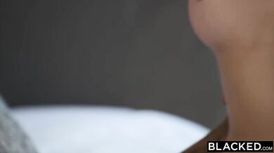 Ariana Marie a jej tajný výlet za obrovským čiernym penisom