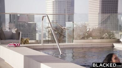 Ariana Marie a jej tajný výlet za obrovským čiernym penisom