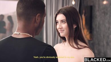 Sexy kráska Lina Luxa a jej dve vášne