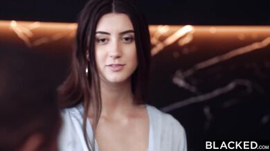 Sexy kráska Lina Luxa a jej dve vášne