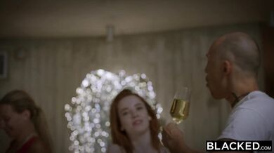 Dvaja masívni mackovia v oboch dierach naraz