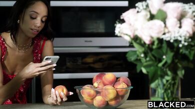 Spoločne si podali obrovský čierny penis