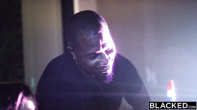 Spoločne si podali obrovský čierny penis