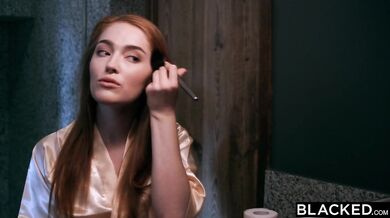 Jia a blonďavá Lika v divej trojke