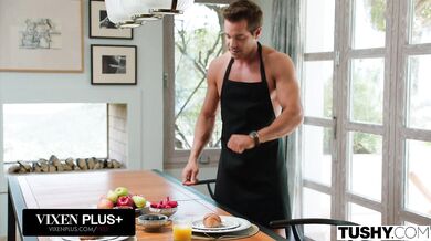 Minni Joy v akcii ukazuje svoj perfektný zadok pri drsnej mrdkačke