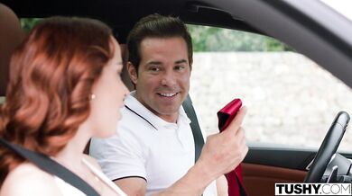 Minni Joy v akcii ukazuje svoj perfektný zadok pri drsnej mrdkačke