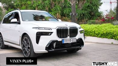 Minni Joy v akcii ukazuje svoj perfektný zadok pri drsnej mrdkačke