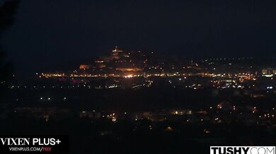 Minni Joy v akcii ukazuje svoj perfektný zadok pri drsnej mrdkačke