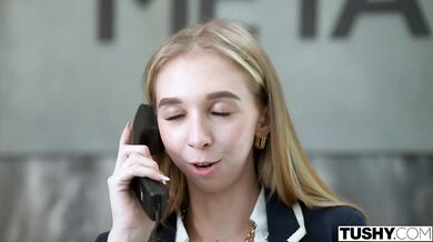 Nicole Doshi s luxusnými krivkami a jej divoká jazda zakončená análnym roztiahnutím