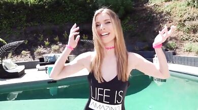 Anya Olsen a jej intenzívne análne rozťahovanie pred kamerou