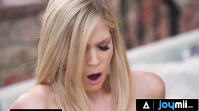 Nadržaná Candee Licious a jej ranná análna jebačka