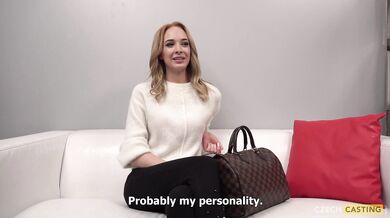 Štíhla blondínka Tatiana z Česka si užíva hriešnu jebačku