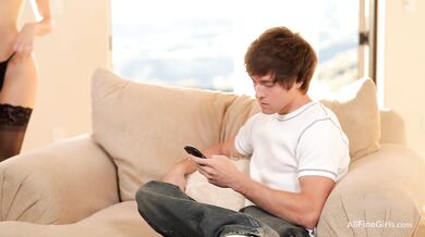 Riley Reid ukazuje, ako vyzerá pravá túžba a hriešna jebačka