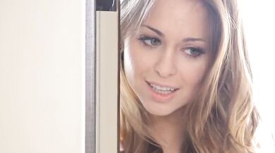 Riley Reid ukazuje, ako vyzerá pravá túžba a hriešna jebačka