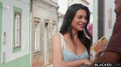 Eva Blume si vychutnáva tvrdú jebačku a čierny penis